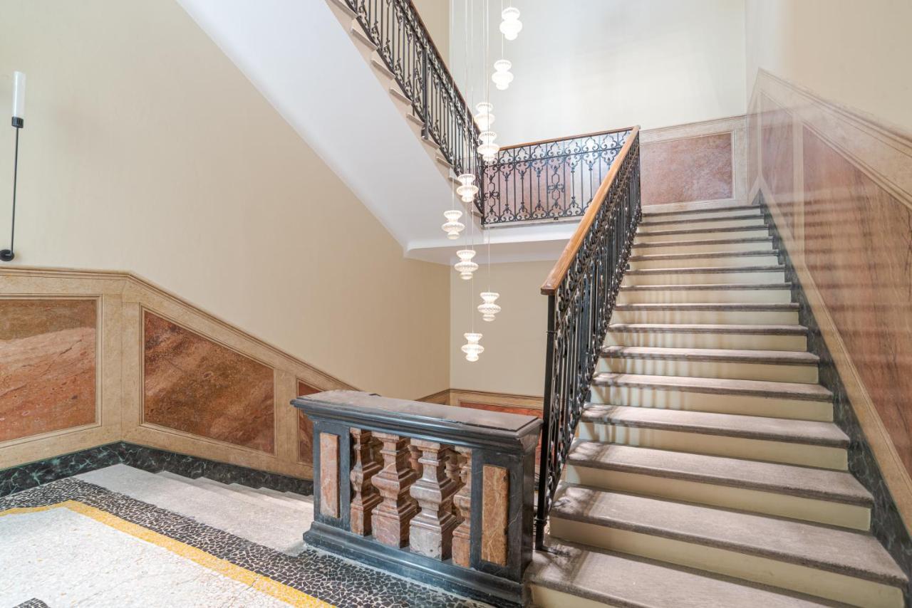 Suite Della Corte - By MyhomeinКомо Экстерьер фото